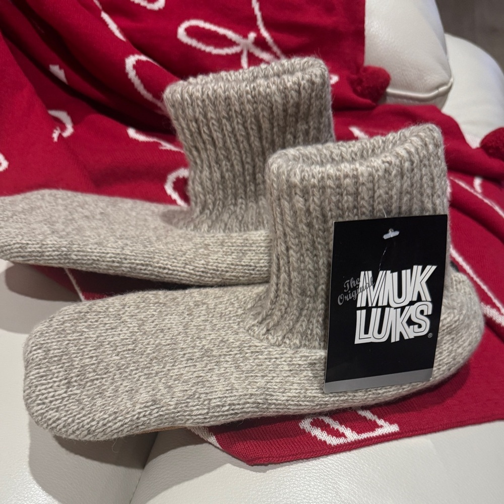Muk Luks Knit Slipper Socks Light Brown Size 7-8